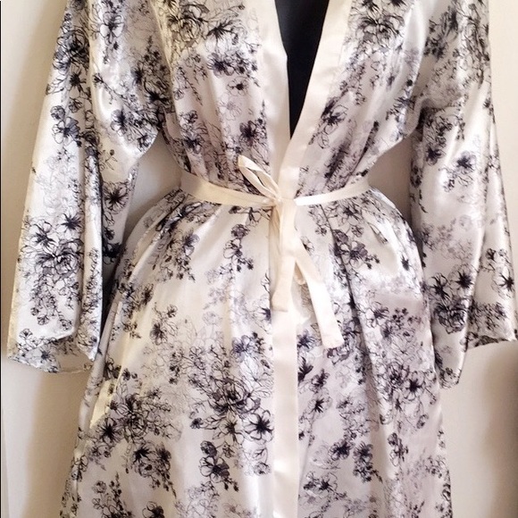 Robe / kimonos - Picture 4 of 4